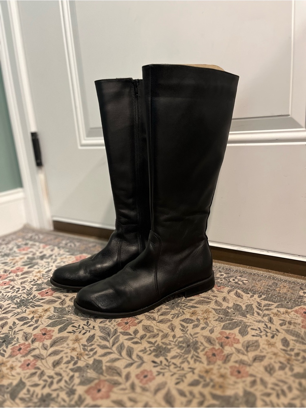 La CANADIENNE 34691 Black Genuine Leather Knee High Boots - Size 8